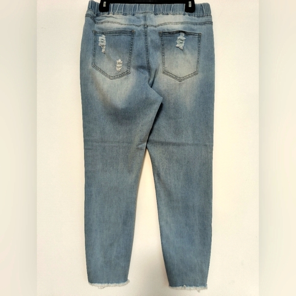 YMI Distressed Jeans Junior / Size Large - Picture 3 of 8